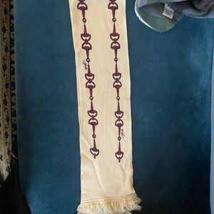 Cream Scarf with Purple Chain Design